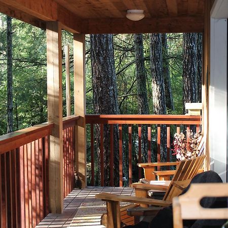 The Perch On Gabriola Bed & Breakfast Екстериор снимка