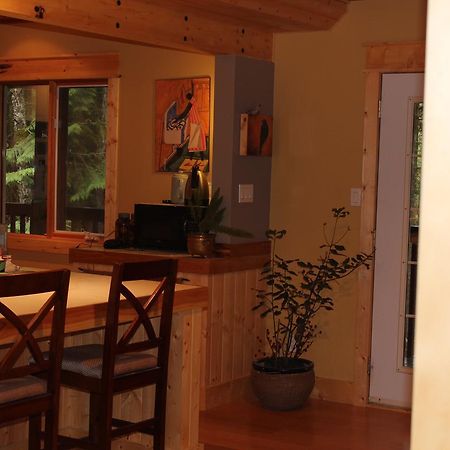 The Perch On Gabriola Bed & Breakfast Екстериор снимка