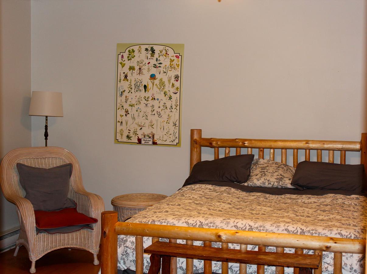 The Perch On Gabriola Bed & Breakfast Екстериор снимка