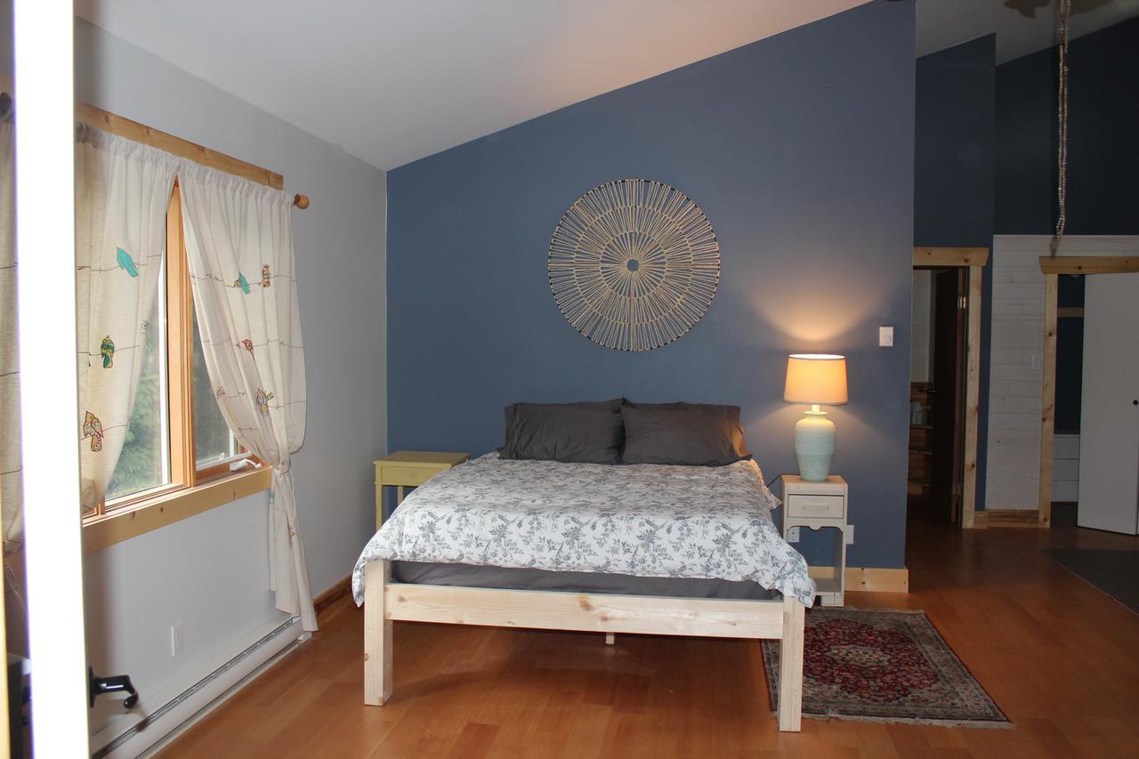 The Perch On Gabriola Bed & Breakfast Екстериор снимка