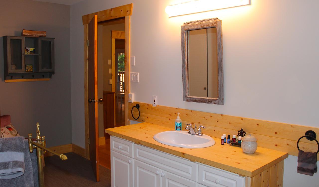 The Perch On Gabriola Bed & Breakfast Екстериор снимка