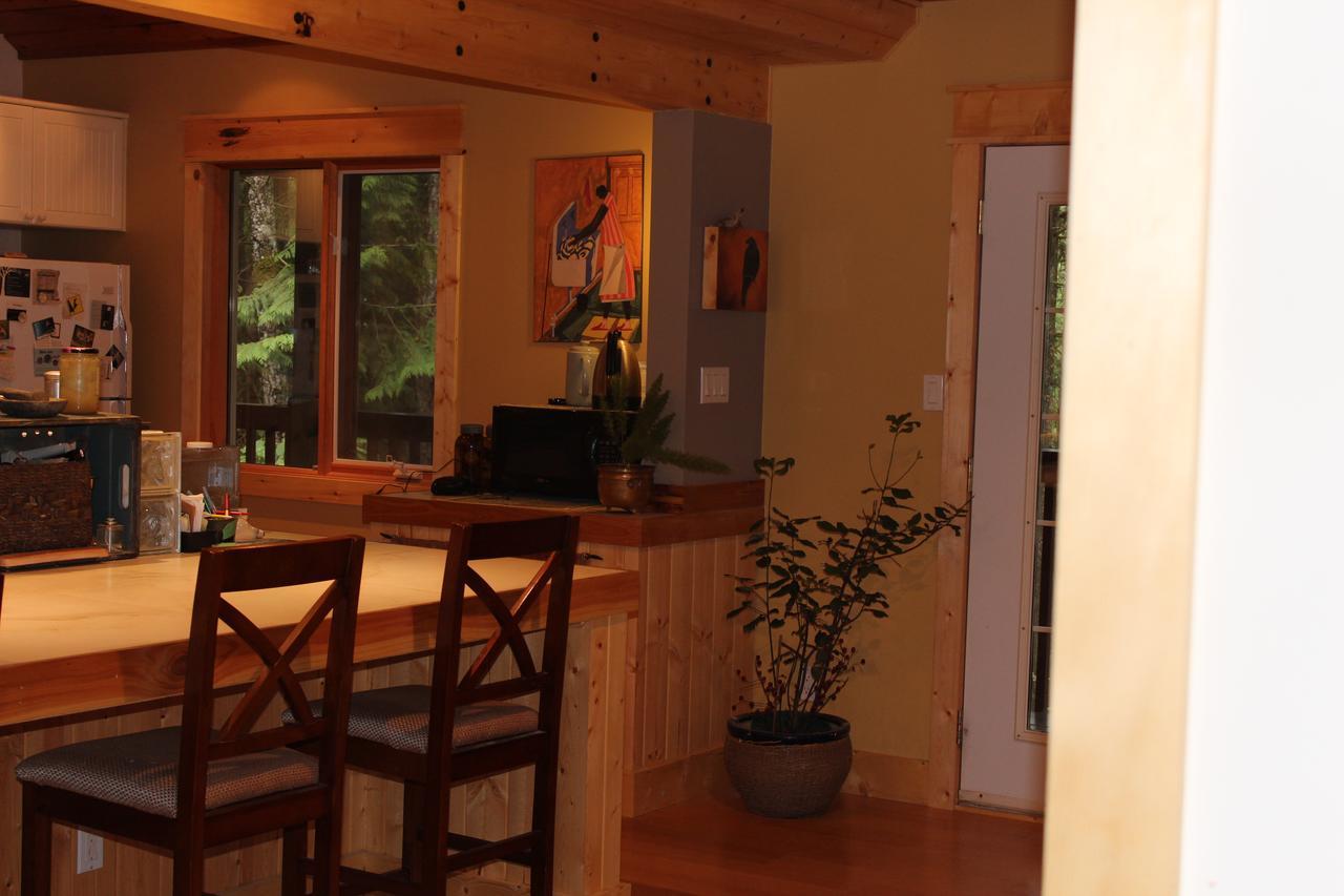 The Perch On Gabriola Bed & Breakfast Екстериор снимка